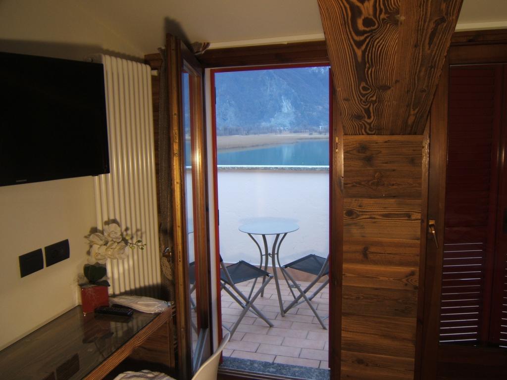 Hotel Berlinghera Sorico Oda fotoğraf